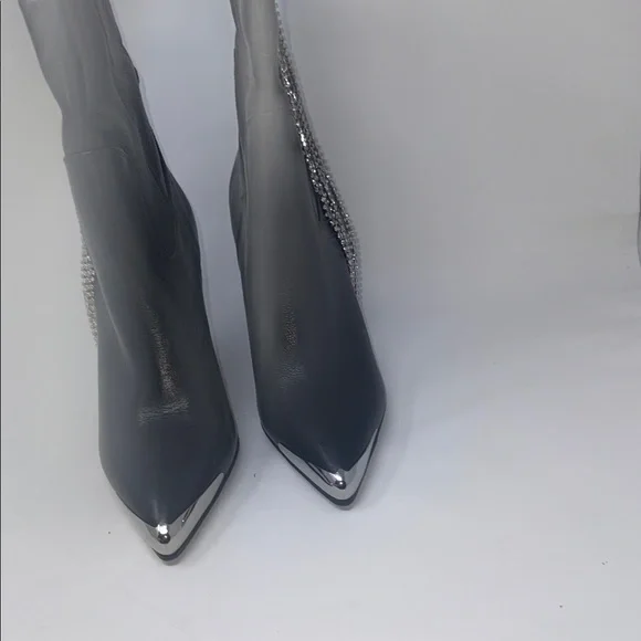 NEW DANIEL DIAMOND Elegant Black Heeled Boots with Silver Chain Detail - Picture 6 of 7